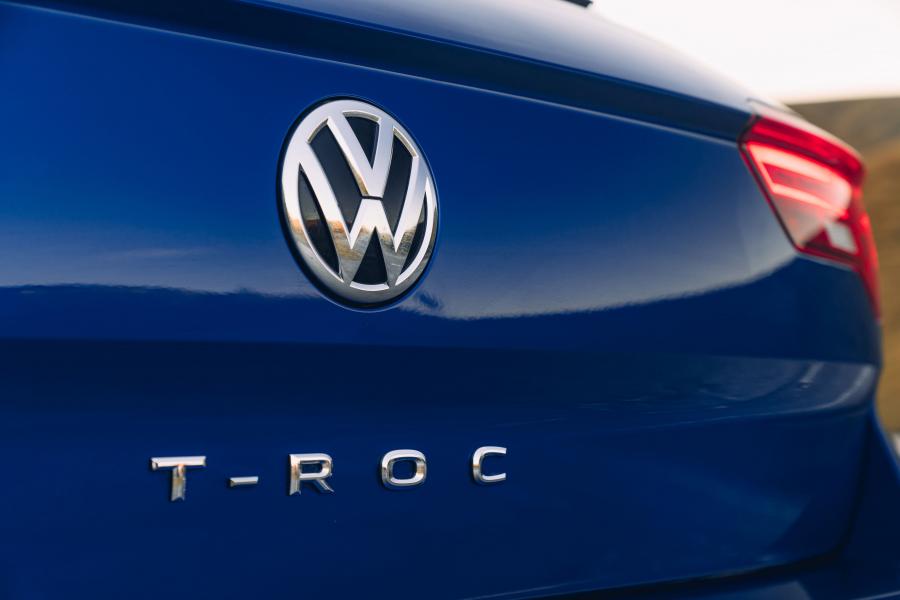 Логотип Volkswagen T-Roc R 2020 года  (UK) (фото 8 из 58)